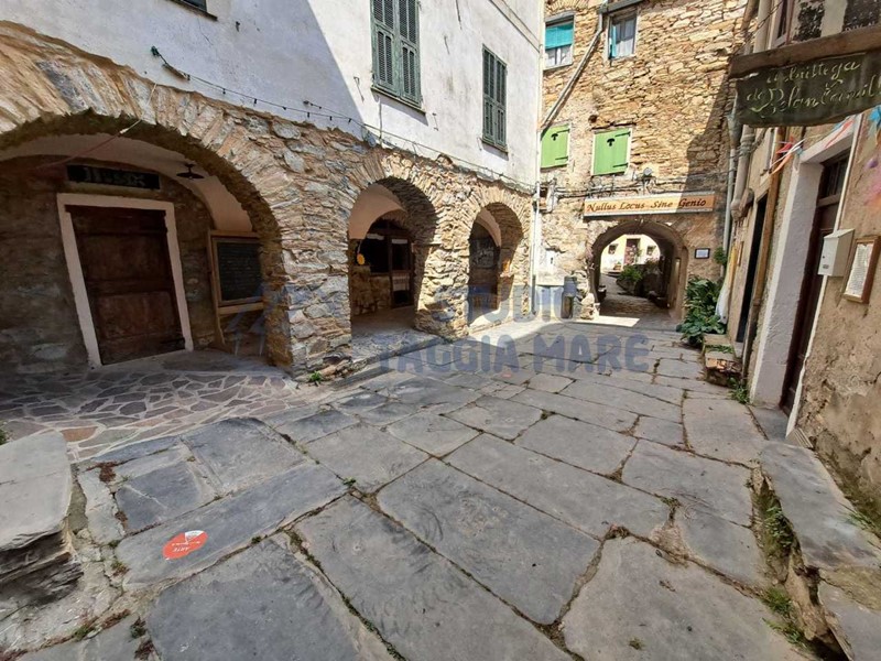 Casa Semi Indipendente in Vendita a Molini di Triora, 35'000€, 80 m²