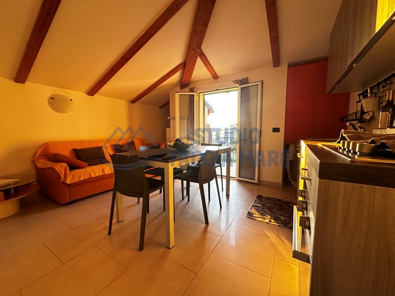Bilocale in Vendita a Riva Ligure, 230'000€, 50 m², arredato