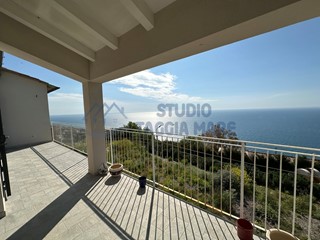 Casa Indipendente in Vendita a Cipressa, 220 m²