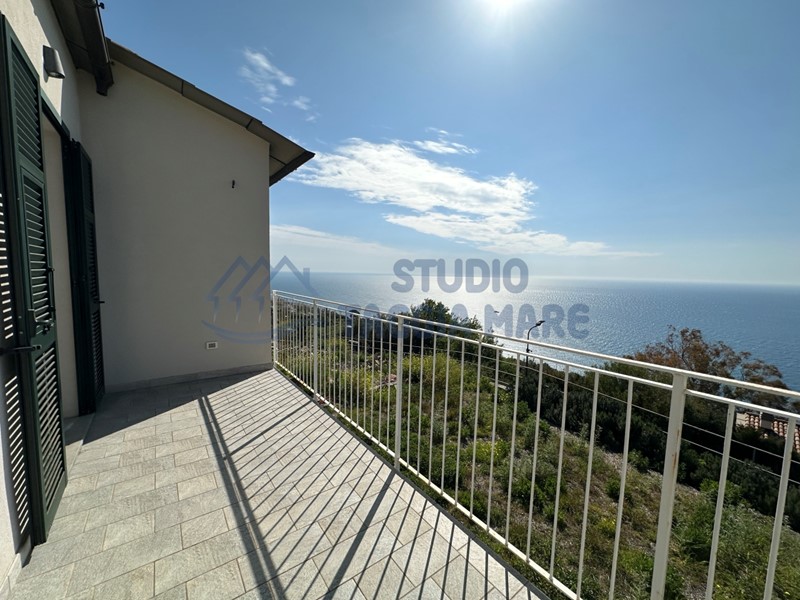 Casa Indipendente in Vendita a Cipressa, 220 m²