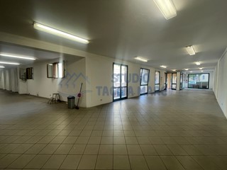 Immobile commerciale in Affitto a Bordighera, 3'000€, 250 m²
