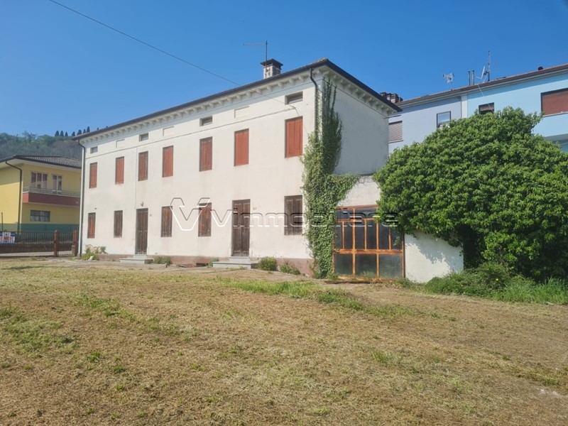 Casa Indipendente in Vendita a Villaga, 105'000&euro;, 257 m², con Box