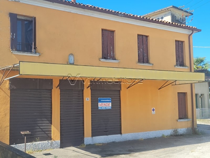 Immobile commerciale in Vendita a Noventa Vicentina, 60'000€, 330 m²
