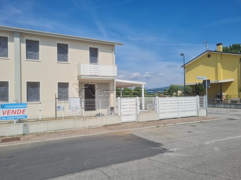 Casa Indipendente in Vendita a Albettone, 205'000&euro;, 165 m², con Box