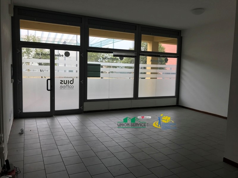 Immobile commerciale in Vendita a Collecchio, 120'000€, 72 m²