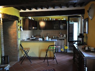 Casa Semi Indipendente in Vendita a Varano de' Melegari, 175'000&euro;, 279 m², arredato, con Box