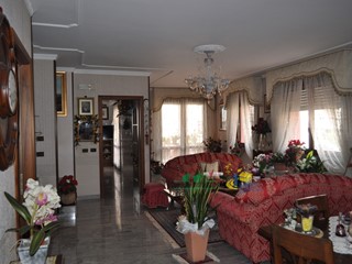 Casa Semi Indipendente in Vendita a Collecchio, 565'000€, 236 m², con Box