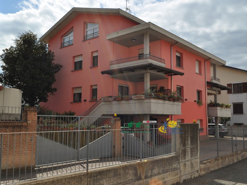 Casa Semi Indipendente in Vendita a Collecchio, 565'000€, 236 m², con Box