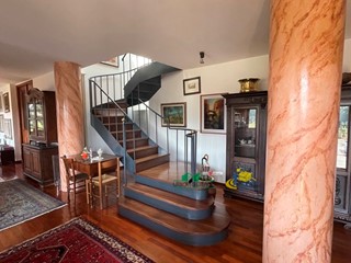 Appartamento in Vendita a Parma, 370'000€, 196 m², con Box