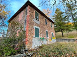 Casa Indipendente in Vendita a Varsi, 55'000€, 247 m², arredato, con Box