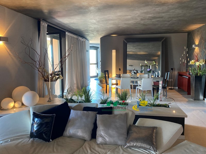 Appartamento in Vendita a Fidenza, 690'000€, 238 m², arredato, con Box