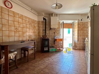 Casa Semi Indipendente in Vendita a Brugnato, 115'000€, 104 m², arredato, con Box