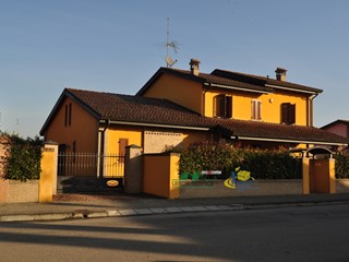 Casa Indipendente in Vendita a Sissa Trecasali, zona Trecasali, 418'000&euro;, 256 m², con Box