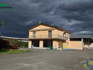 Capannone in Vendita a Sala Baganza, 592 m²