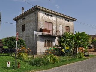 Casa Indipendente in Vendita a Roccabianca, 138'000&euro;, 206 m², con Box