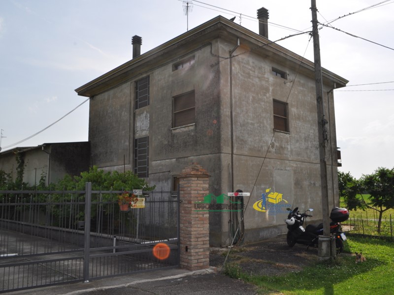 Casa Indipendente in Vendita a Roccabianca, 138'000&euro;, 206 m², con Box