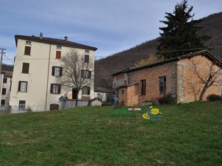 Casa Indipendente in Vendita a Bardi, 150'000&euro;, 546 m²