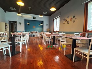 Attività commerciale in Vendita a Collecchio, 60'000€, 250 m², arredato