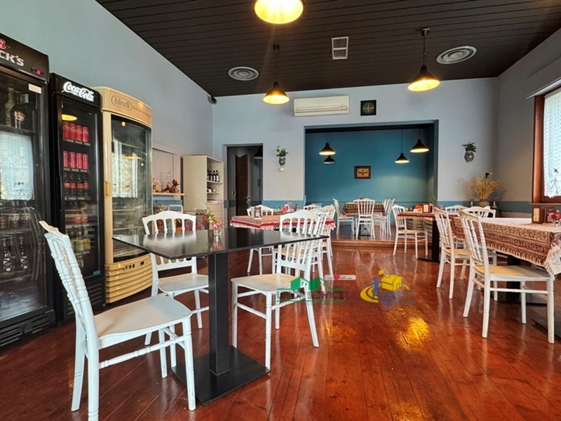 Attività commerciale in Vendita a Collecchio, 60'000€, 250 m², arredato