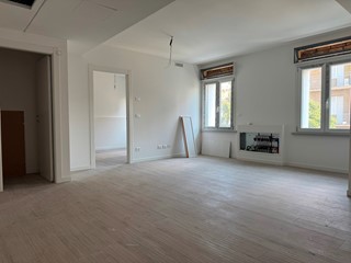Trilocale in Vendita a Fornovo di Taro, 130'000&euro;, 64 m², con Box