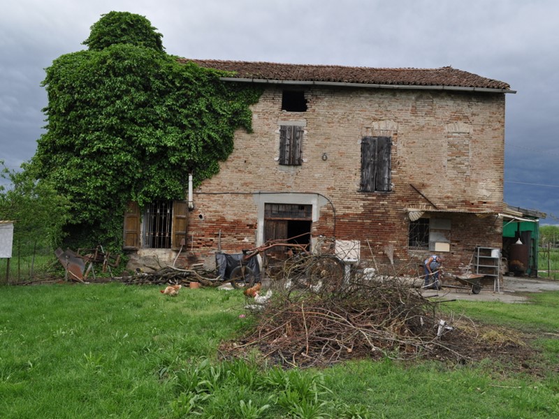 Casa Indipendente in Vendita a San Secondo Parmense, 35'000&euro;, 470 m²