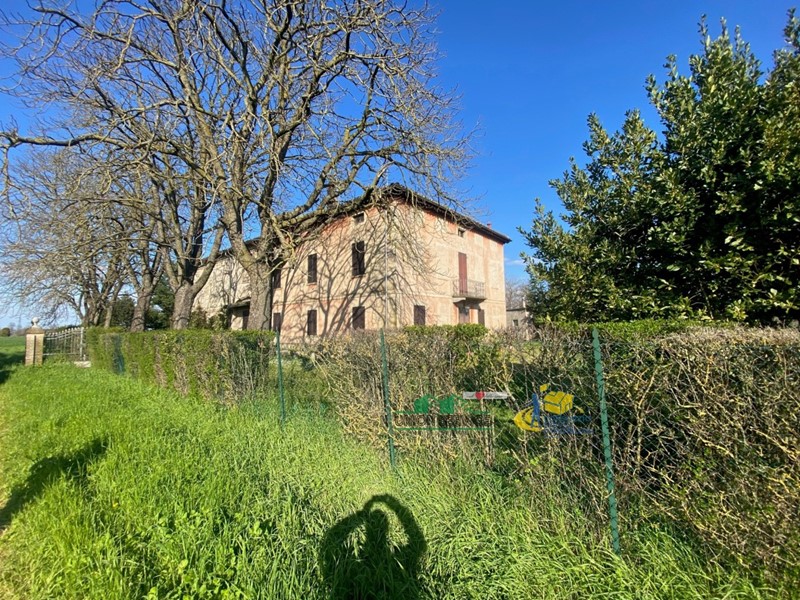 Casa Indipendente in Vendita a Collecchio, 620'000€, 535 m², con Box
