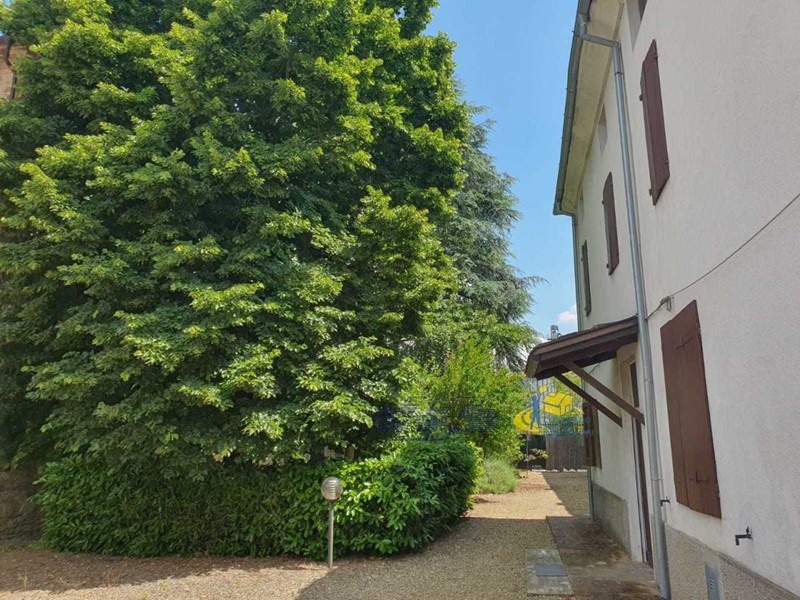 Casa Semi Indipendente in Vendita a Langhirano, 120'000&euro;, 225 m²