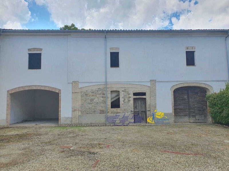 Casa Semi Indipendente in Vendita a Langhirano, 140'000&euro;, 222 m²