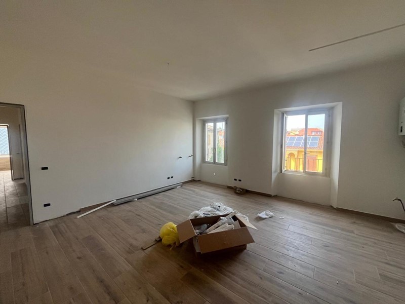 Trilocale in Vendita a Mozzate, 138'000€, 95 m², con Box