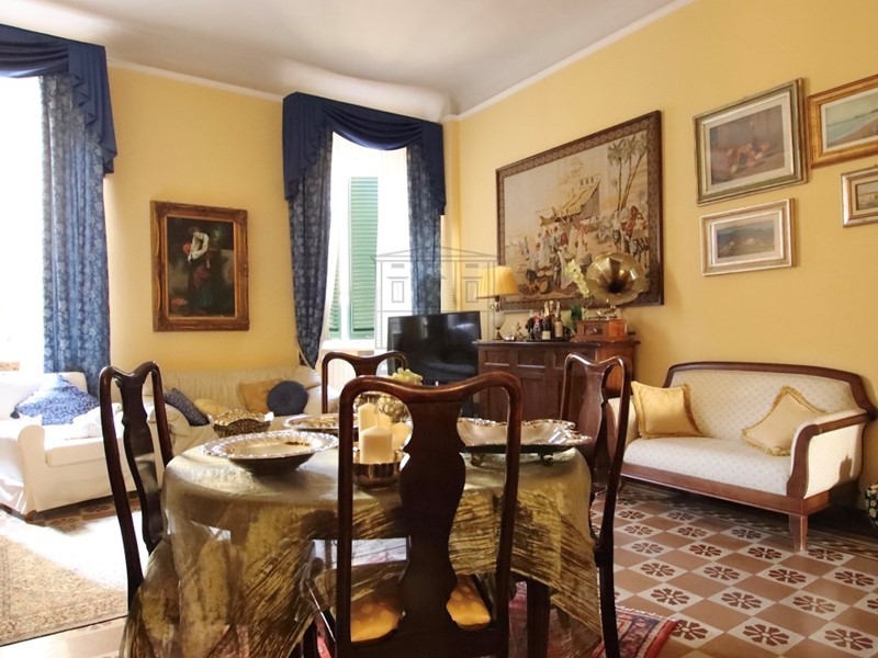 Appartamento in Vendita a Lucca, zona Centro storico, 500'000€, 170 m²