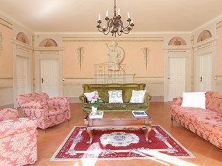 Villa in Vendita a Lucca, zona Sud, 1'950'000&euro;, 600 m²