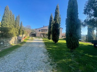 Casale in Vendita a Lucca, 1'000'000€, 400 m²