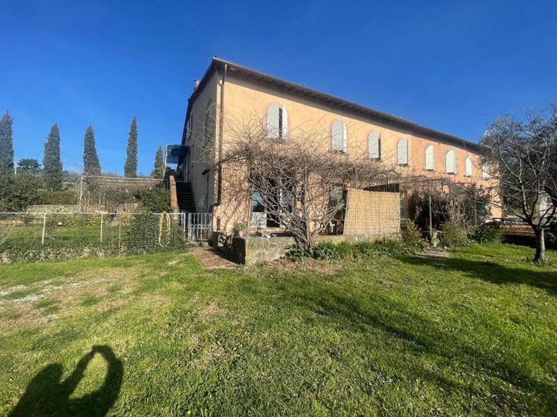 Casale in Vendita a Lucca, 1'000'000€, 400 m²