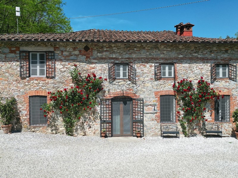 Casale in Vendita a Lucca, zona Ovest, 1'550'000€, 520 m², arredato