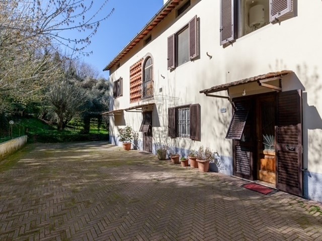 Casale in Vendita a Lucca, zona Sud, 550'000€, 380 m², con Box