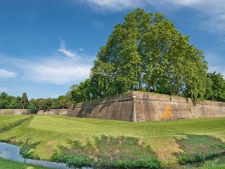 Attività commerciale in Vendita a Lucca, zona Centro storico, 150'000€, 80 m²