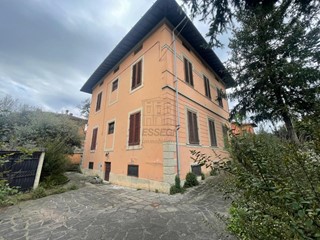 Villa in Vendita a Lucca, 800'000&euro;, 300 m², con Box