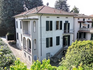Villa in Vendita a Lucca, 1'600'000&euro;, 750 m², con Box
