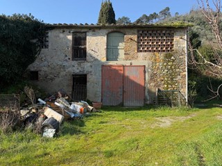 Rustico in Vendita a Capannori, 70'000€, 100 m²