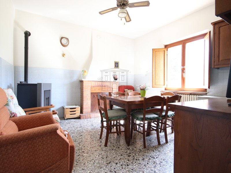 Villa in Vendita a Lucca, zona Nord, 430'000&euro;, 300 m², con Box