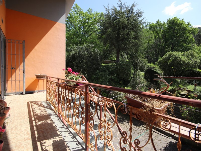 Villa in Vendita a Capannori, zona Sud, 430'000€, 240 m², con Box