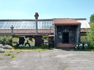 Capannone in Vendita a Lucca, zona Nord, 250'000€, 600 m²