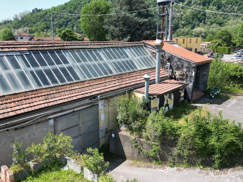 Capannone in Vendita a Lucca, zona Nord, 250'000€, 600 m²