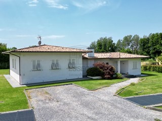 Villa in Vendita a Capannori, 890'000&euro;, 250 m²