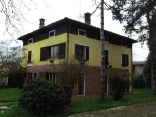 Casa Indipendente in Vendita a Alessandria, zona San Giuliano Nuovo, 78'300€, 498 m²
