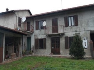 Appartamento in Vendita a Montechiaro d'Asti, 8'708&euro;, 121 m²