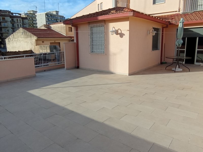 Appartamento in Affitto a Ragusa, 850€, 280 m²
