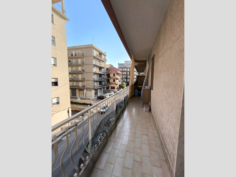 Trilocale in Vendita a Siracusa, zona Tunisi-Grottasanta, 110'000&euro;, 97 m², con Box