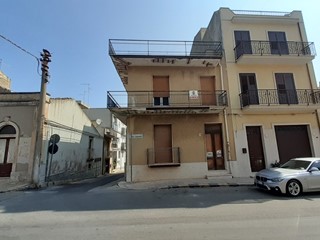 Casa Indipendente in Vendita a Canicattini Bagni, 125'000€, 240 m², con Box