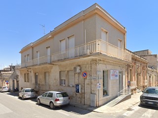 Appartamento in Vendita a Canicattini Bagni, 125'000€, 220 m², con Box